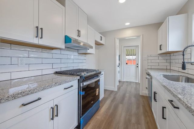 5009 E Clay Avenue, Fresno, CA 93727