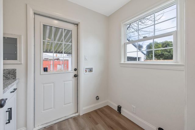 5009 E Clay Avenue, Fresno, CA 93727