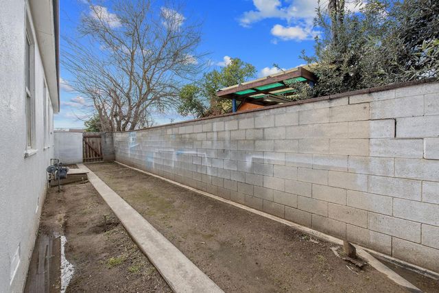 5009 E Clay Avenue, Fresno, CA 93727