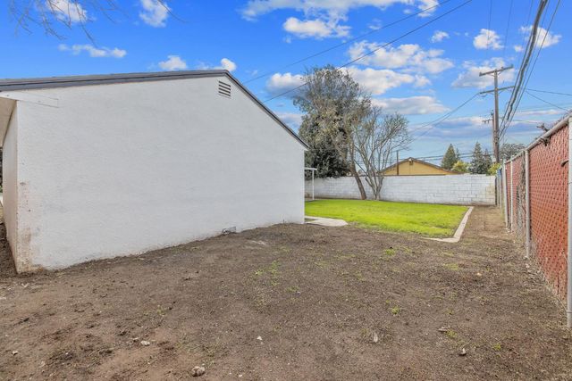 5009 E Clay Avenue, Fresno, CA 93727