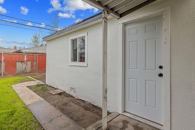 5009 E Clay Avenue, Fresno, CA 93727