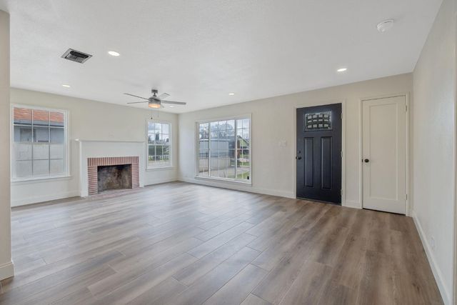 5009 E Clay Avenue, Fresno, CA 93727