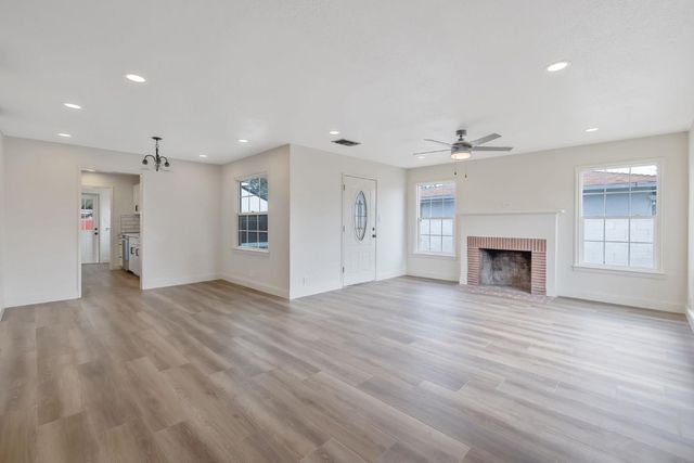 5009 E Clay Avenue, Fresno, CA 93727