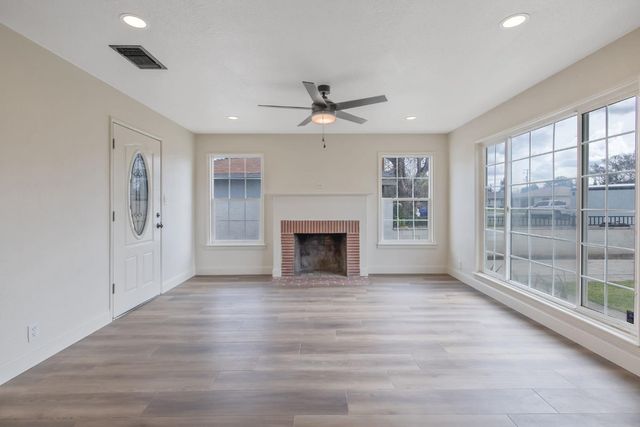 5009 E Clay Avenue, Fresno, CA 93727