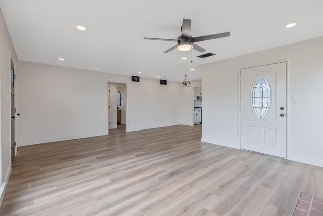 5009 E Clay Avenue, Fresno, CA 93727