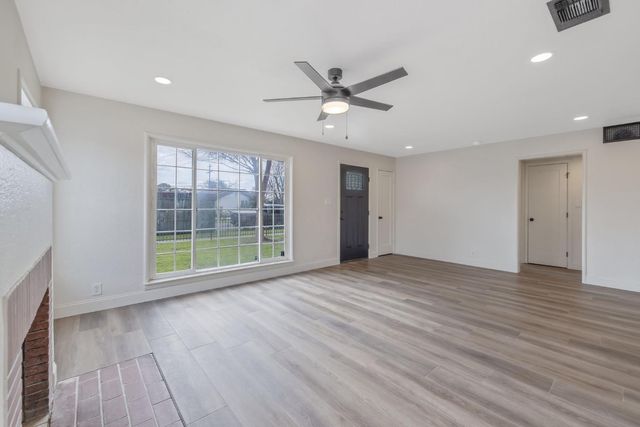 5009 E Clay Avenue, Fresno, CA 93727