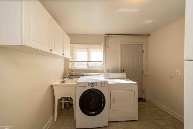 23937 Thomas Street, Warren, MI 48091