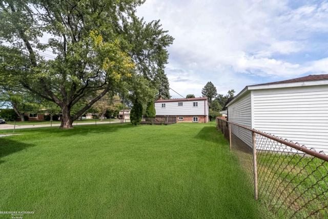 23937 Thomas Street, Warren, MI 48091