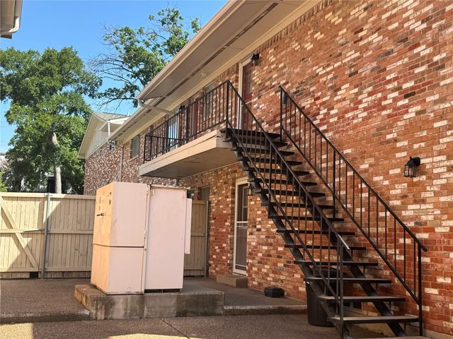 7832 Royal Lane 211, Dallas, TX 75230