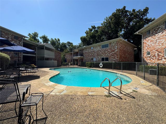 7832 Royal Lane 211, Dallas, TX 75230