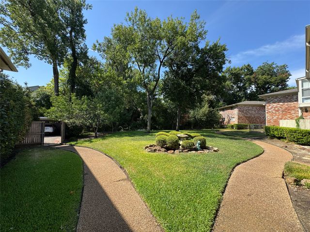 7832 Royal Lane 211, Dallas, TX 75230