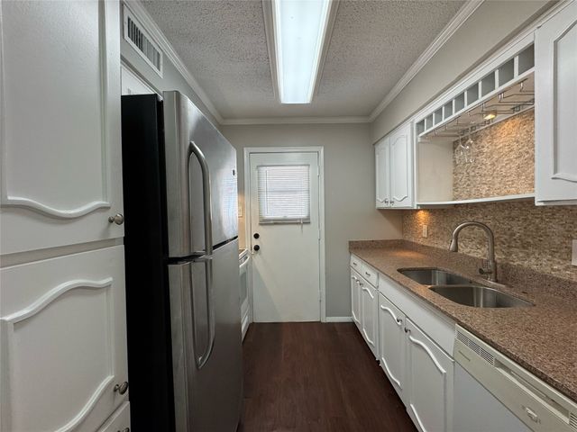 7832 Royal Lane 211, Dallas, TX 75230
