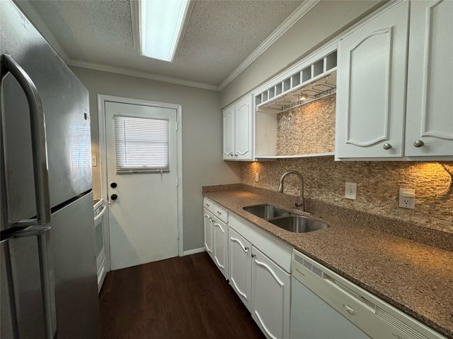 7832 Royal Lane 211, Dallas, TX 75230