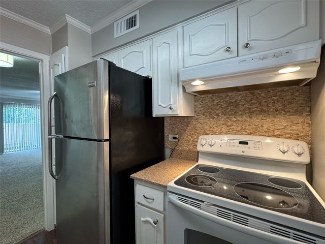 7832 Royal Lane 211, Dallas, TX 75230