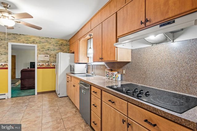 1758 GREEN BRIAR DR, Worcester, PA 19490