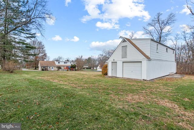 1758 GREEN BRIAR DR, Worcester, PA 19490