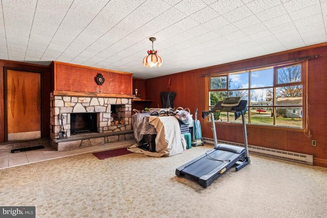 1758 GREEN BRIAR DR, Worcester, PA 19490