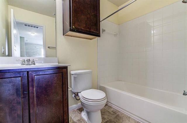 141 Leon River LOOP, Hutto, TX 78634