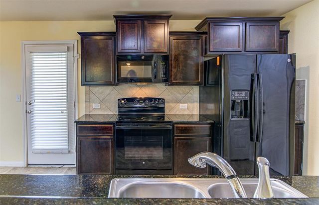 141 Leon River LOOP, Hutto, TX 78634