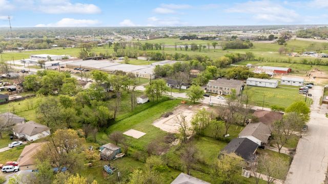 2102 Stanford Street, Greenville, TX 75401
