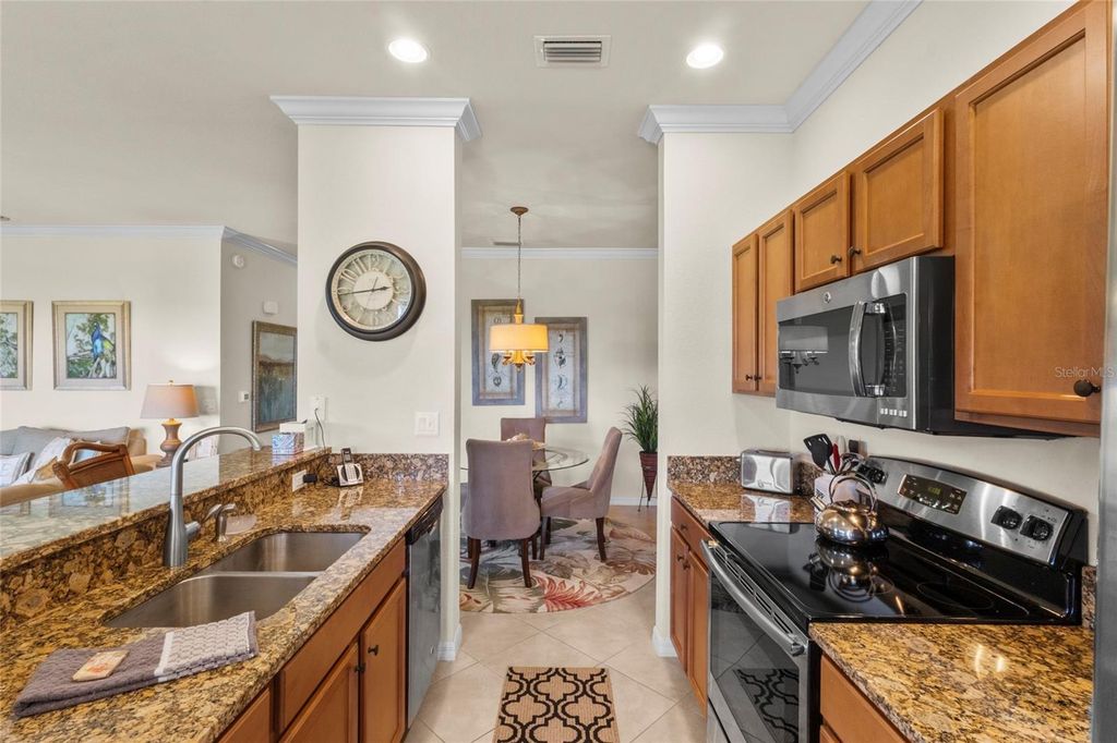 Image 28 of property listing at 7019 RIVER HAMMOCK DRIVE 406, Bradenton, FL 34212