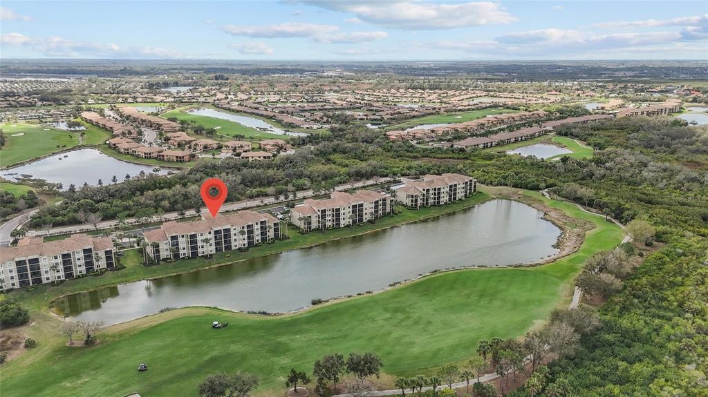 Image 4 of property listing at 7019 RIVER HAMMOCK DRIVE 406, Bradenton, FL 34212