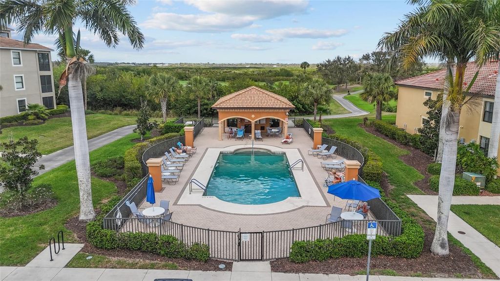 Image 5 of property listing at 7019 RIVER HAMMOCK DRIVE 406, Bradenton, FL 34212