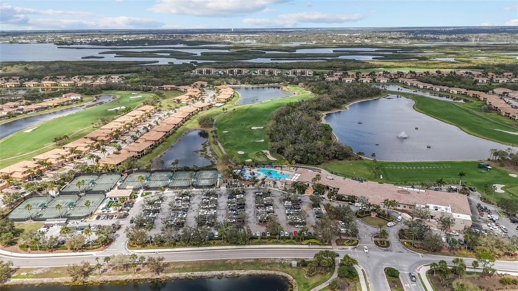 Image 7 of property listing at 7019 RIVER HAMMOCK DRIVE 406, Bradenton, FL 34212