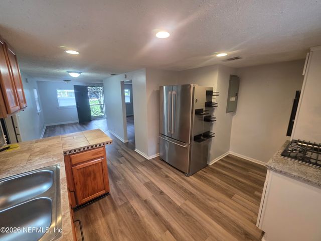 70 ROBERT Street, Atlantic Beach, FL 32233