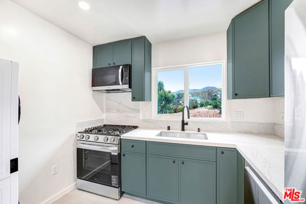 16185 W Sunset Blvd 10, Pacific Palisades (los Angeles), CA 90272