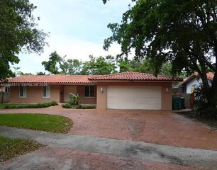 6895 Loch Ness Dr n/a, Miami Lakes, FL 33014