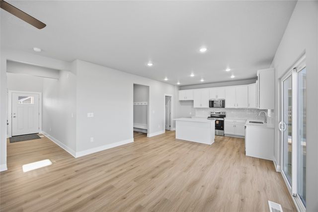 1476 S 91st Street, West Des Moines, IA 50266