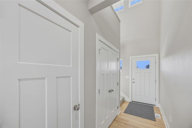 1476 S 91st Street, West Des Moines, IA 50266