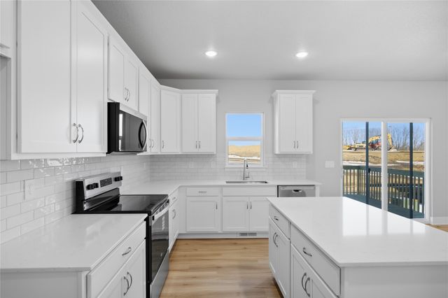 1476 S 91st Street, West Des Moines, IA 50266