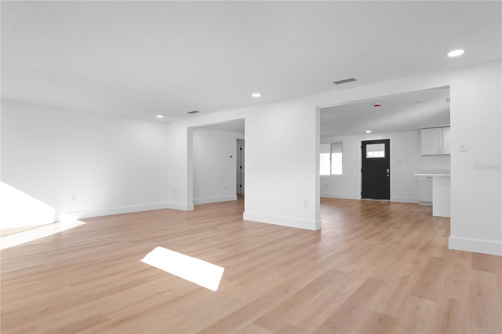 Image 11 of property listing at 3952 COLERIDGE PLACE, Sarasota, FL 34241