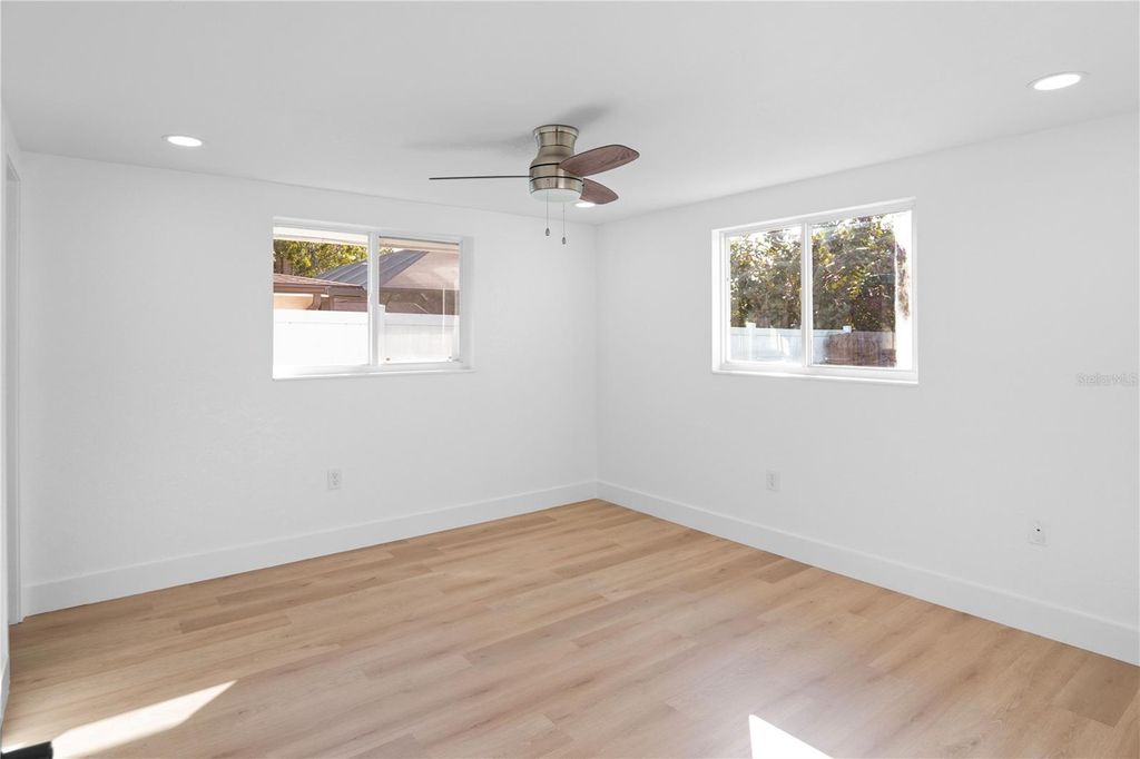 Image 13 of property listing at 3952 COLERIDGE PLACE, Sarasota, FL 34241