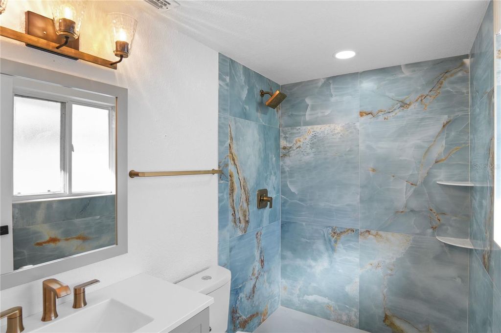 Image 14 of property listing at 3952 COLERIDGE PLACE, Sarasota, FL 34241