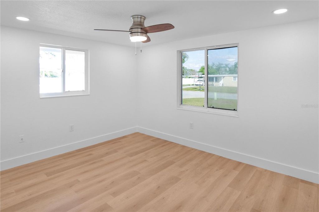 Image 15 of property listing at 3952 COLERIDGE PLACE, Sarasota, FL 34241