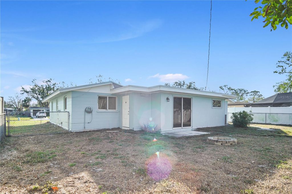Image 18 of property listing at 3952 COLERIDGE PLACE, Sarasota, FL 34241