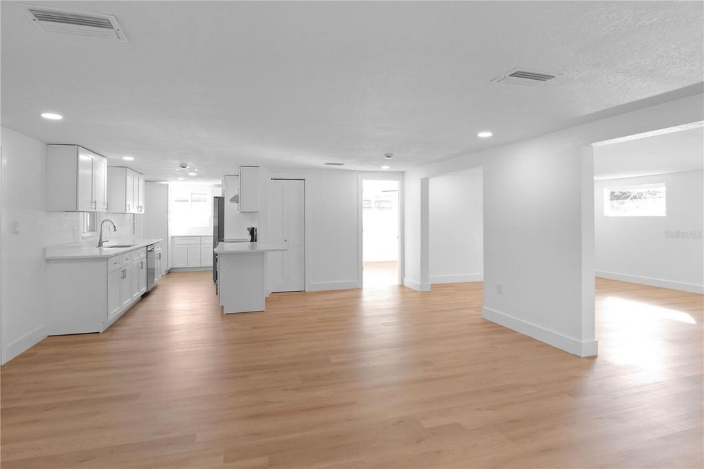 Image 7 of property listing at 3952 COLERIDGE PLACE, Sarasota, FL 34241