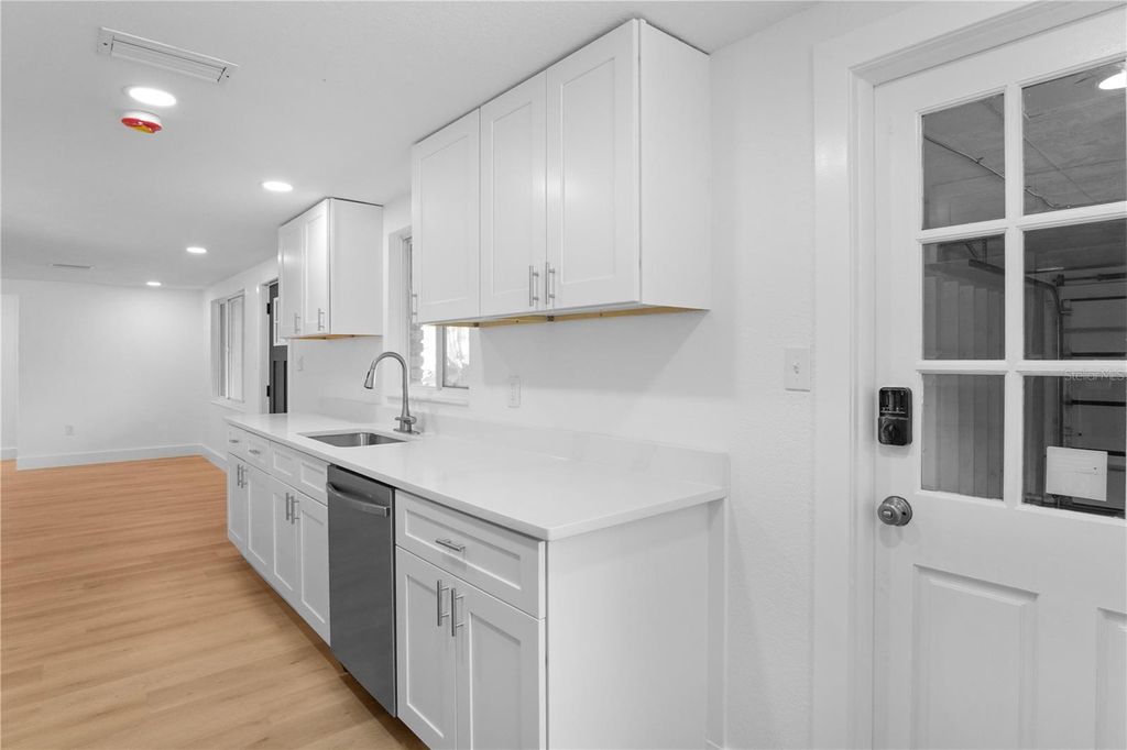 Image 9 of property listing at 3952 COLERIDGE PLACE, Sarasota, FL 34241