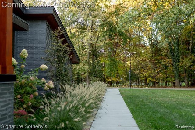 4720 Dover Road, Bloomfield Hills, MI 48304