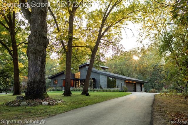 4720 Dover Road, Bloomfield Hills, MI 48304