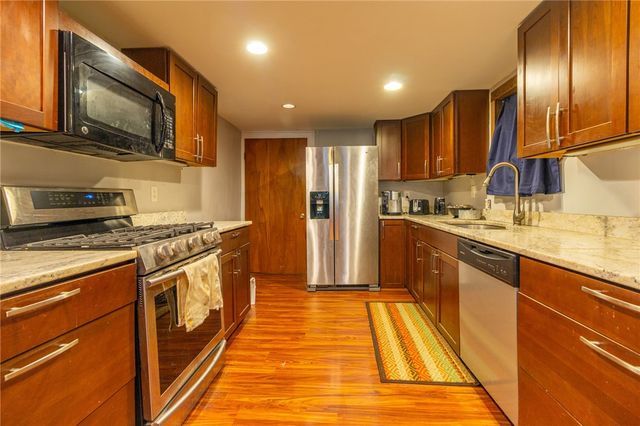 70 S 11th St, South Side, PA 15203