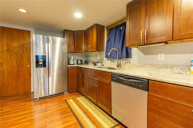 70 S 11th St, South Side, PA 15203