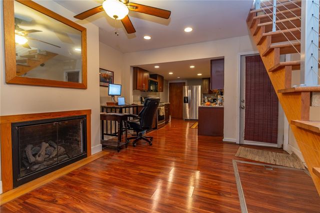 70 S 11th St, South Side, PA 15203