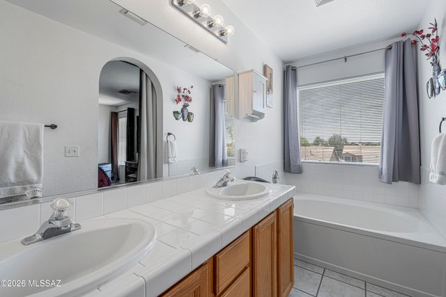 9128 E Sugar Sumac Street, Tucson, AZ 85747