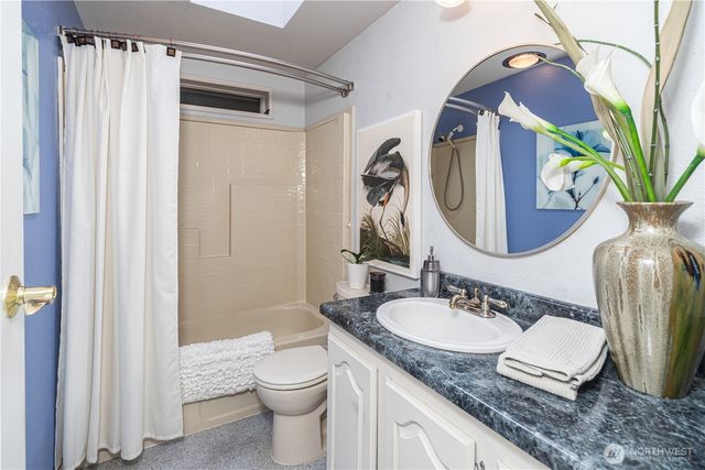 6680 NE Aquarius Lane, Bremerton, WA 98311