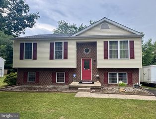 12004 FALCON RIDGE DR, Fredericksburg, VA 22407