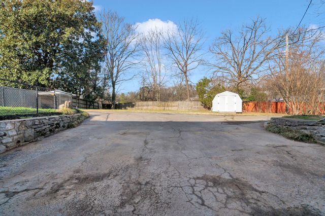 218 Cumberland Cir, Nashville, TN 37214